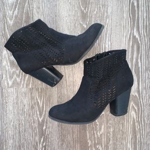 Qupid black booties size 6